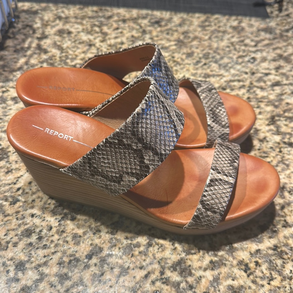 Snake skin wedge